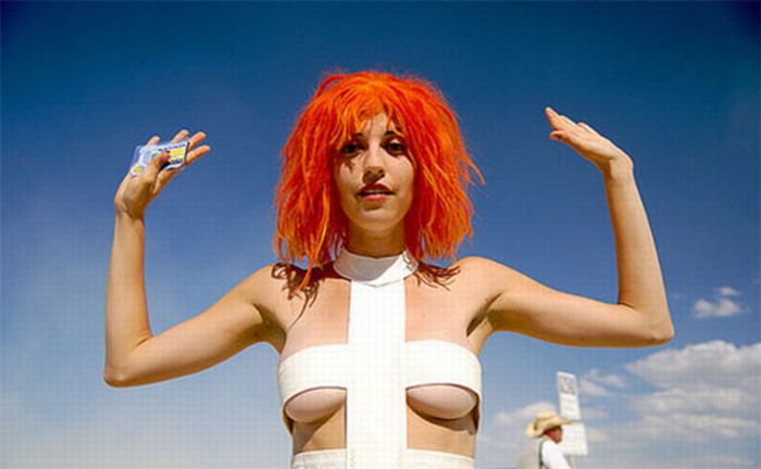 Sexy Leeloo From The Fifth Element Cosplay (19 pics)