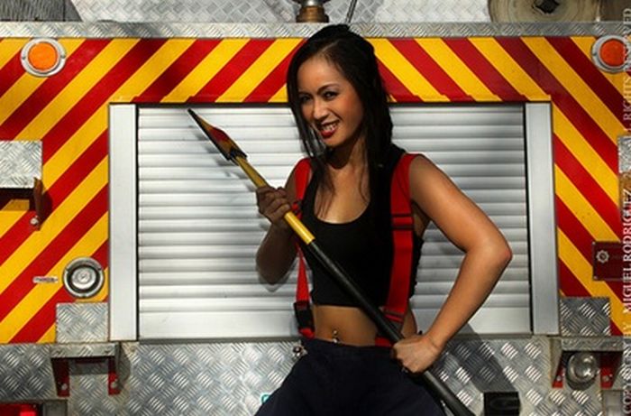 Female Firefighters (48 pics)
