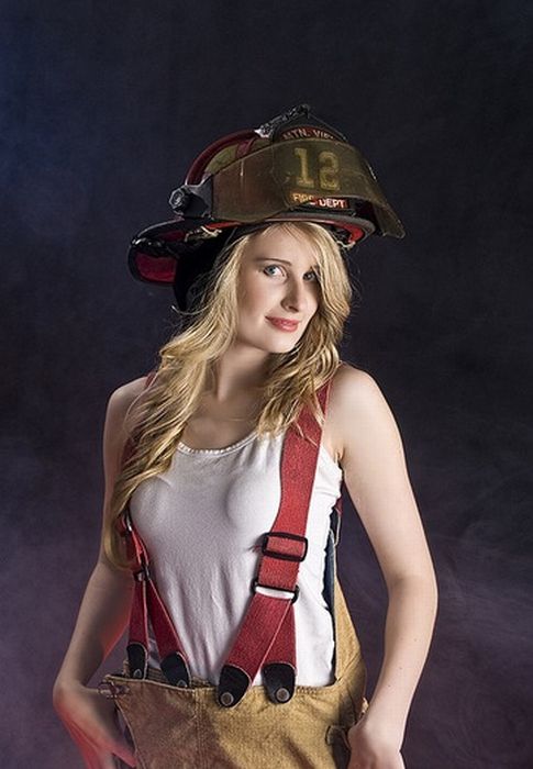 Female Firefighters (48 pics)