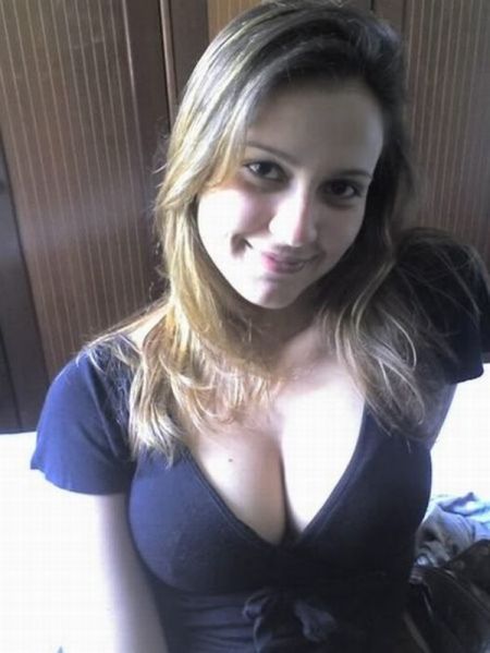 Cute Busty Girls (33 pics)