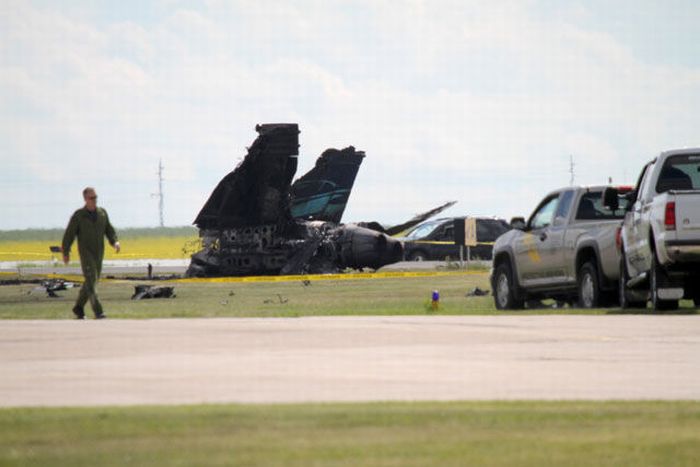 Pilot Survived a Fighter Jet Crash (13 pics)