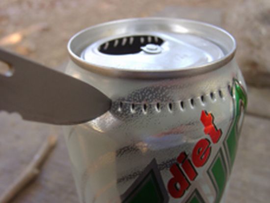 How to Make a Camping Stove out of a Can (11 pics)