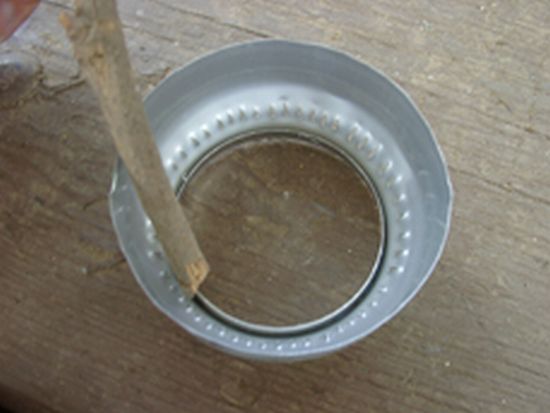 How to Make a Camping Stove out of a Can (11 pics)