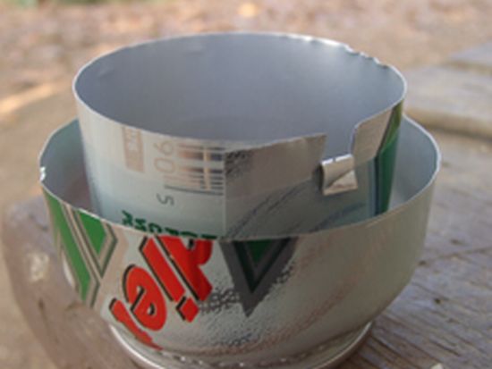 How to Make a Camping Stove out of a Can (11 pics)
