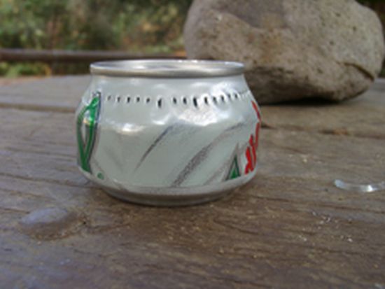 How to Make a Camping Stove out of a Can (11 pics)