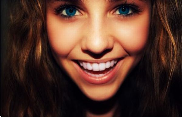 Girls with Beautiful Smile (24 pics)