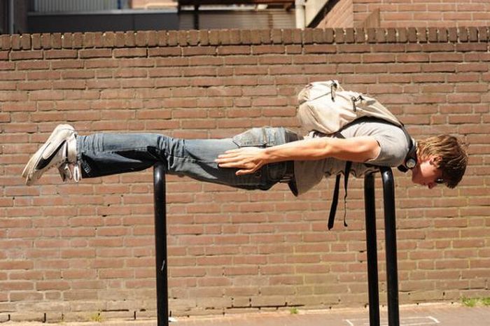 Bizarre Planking Positions (16 pics)