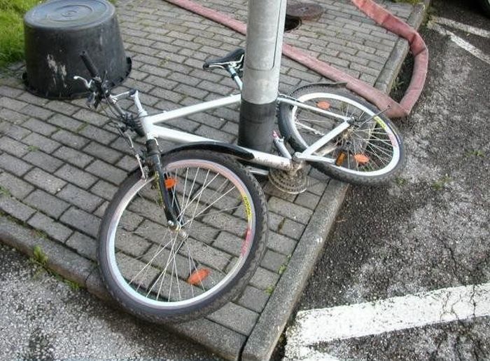 Bicycle Prank (3 pics)