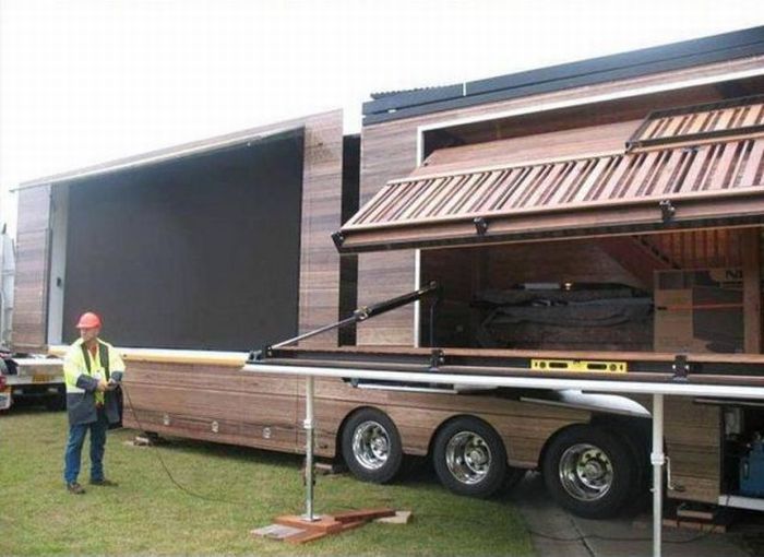 Awesome Party Truck in Australia (10 pics)