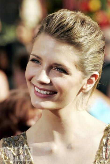 Mischa Barton's Timeline (42 pics)