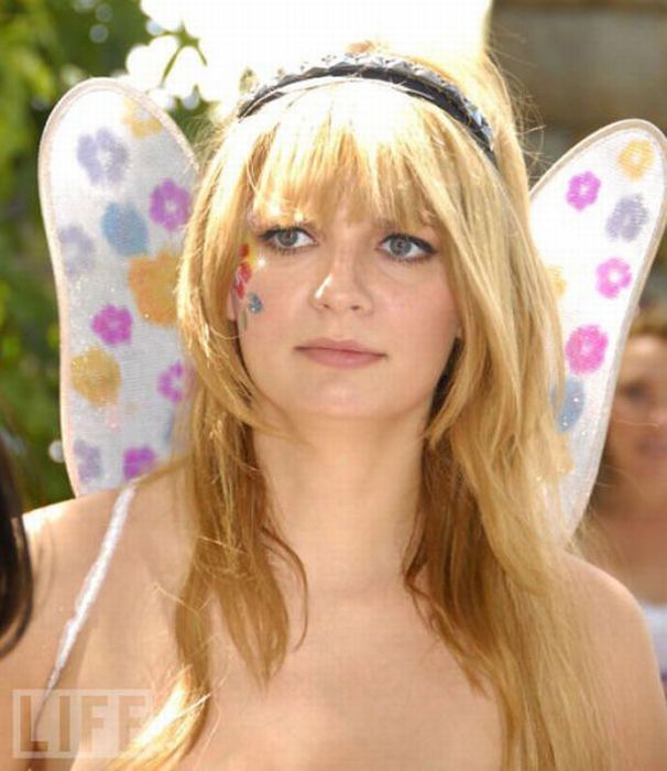 Mischa Barton's Timeline (42 pics)