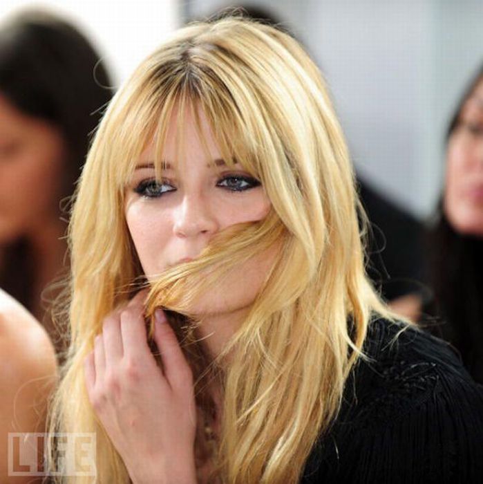 Mischa Barton's Timeline (42 pics)