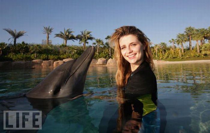 Mischa Barton's Timeline (42 pics)