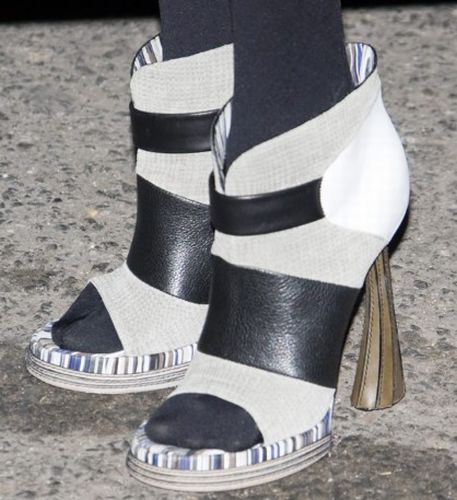 Weird Shoes of Celebrities (30 pics)