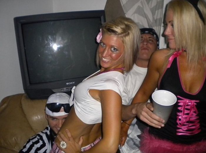 College Girls at Halloween Parties (98 pics)