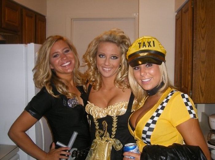 College Girls at Halloween Parties (98 pics)
