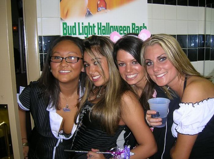 College Girls at Halloween Parties (98 pics)