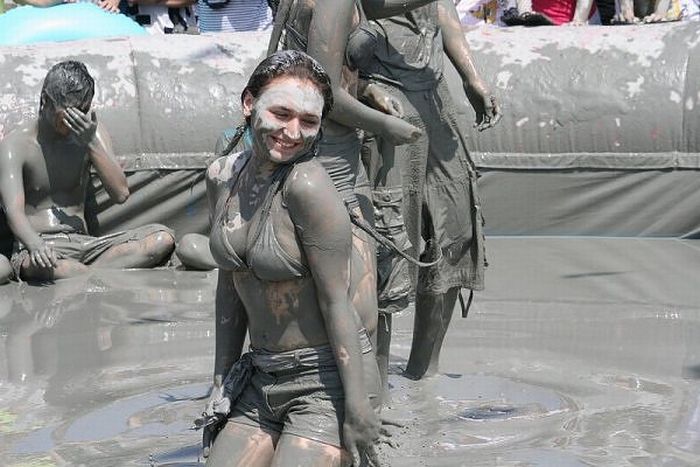 Mud Fun in South Korea (15 pics)