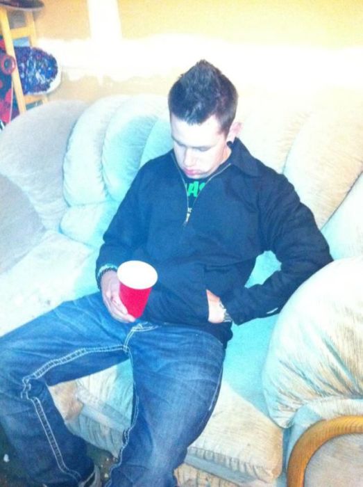 Don’t Drink Too Much at a Party (7 pics)