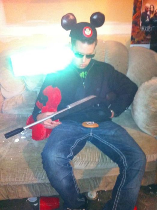 Don’t Drink Too Much at a Party (7 pics)