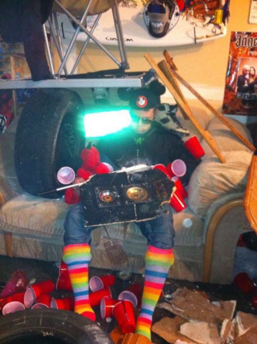 Don’t Drink Too Much at a Party (7 pics)