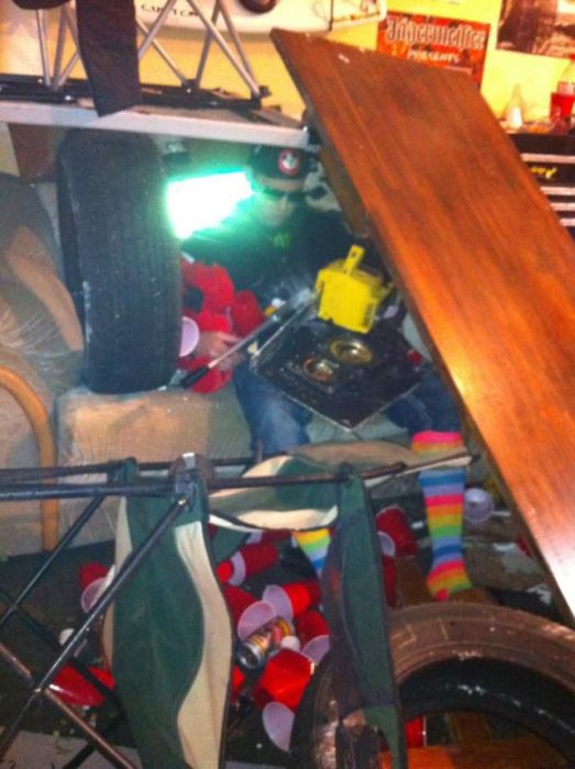 Don’t Drink Too Much at a Party (7 pics)