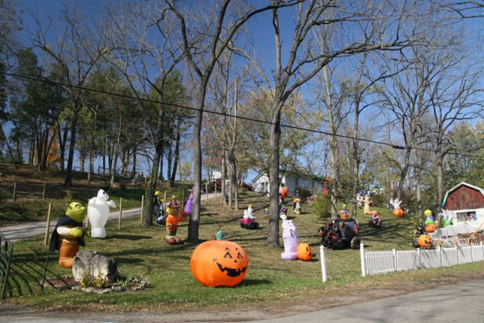 Great Halloween Front Yard Decorations (30 pics)