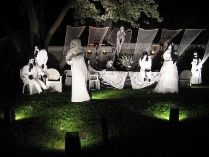 Great Halloween Front Yard Decorations (30 pics)