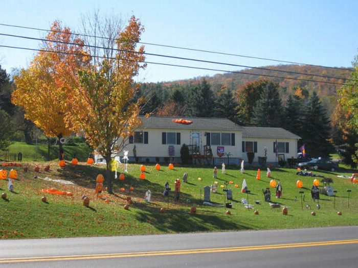 Great Halloween Front Yard Decorations (30 pics)