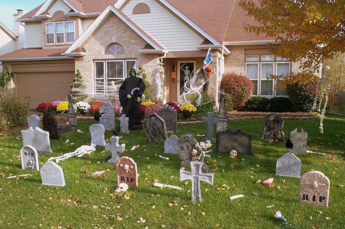 Great Halloween Front Yard Decorations (30 pics)