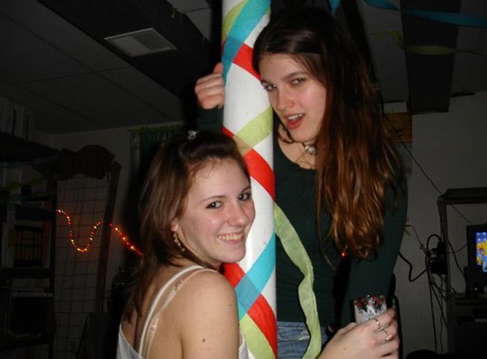 Drunk Girls and Poles (82 pics)