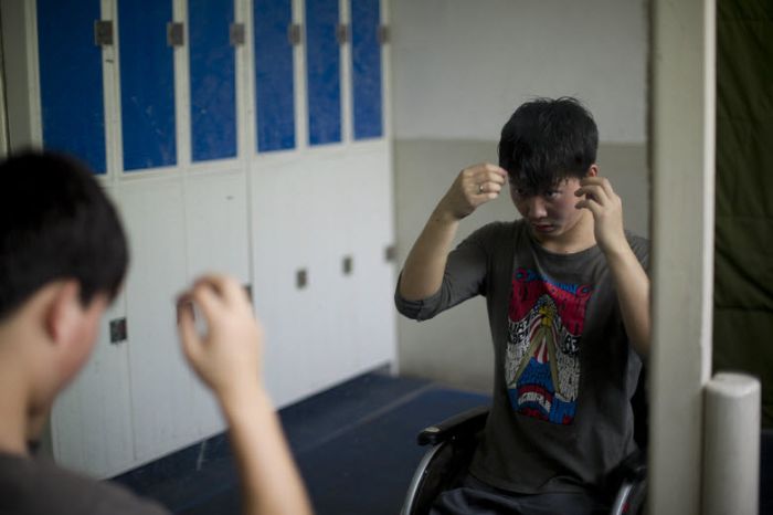 Strong Man Dai Guohong (19 pics)