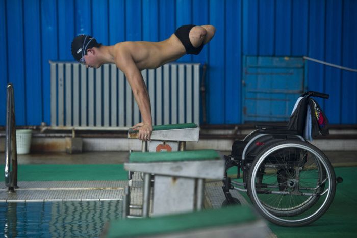 Strong Man Dai Guohong (19 pics)