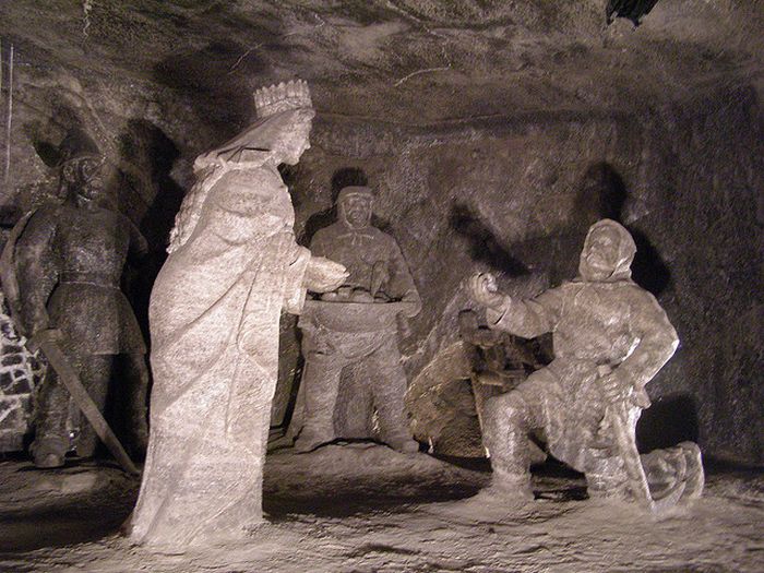 Wieliczka Salt Mine (24 pics)