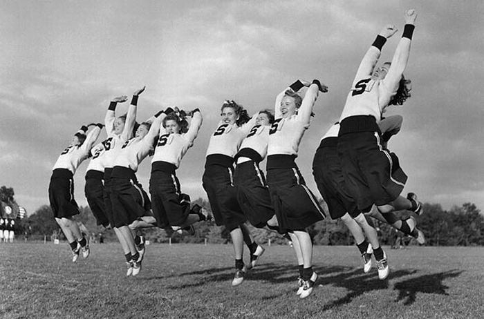 Cheerleaders Then and Now (29 pics)