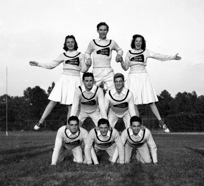 Cheerleaders Then and Now (29 pics)