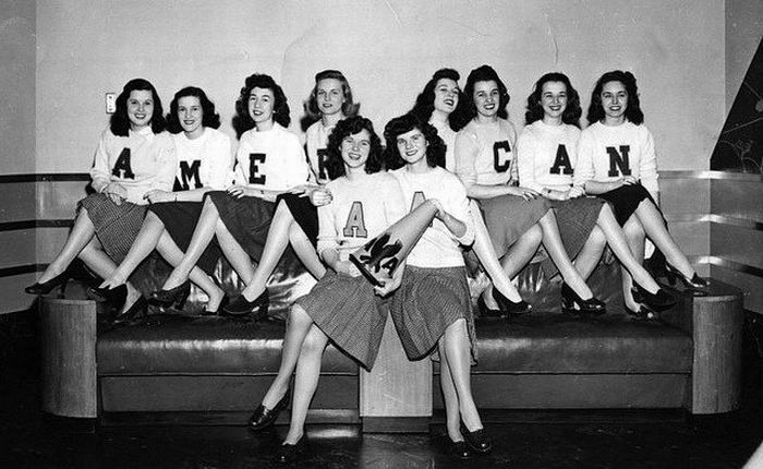 Cheerleaders Then and Now (29 pics)