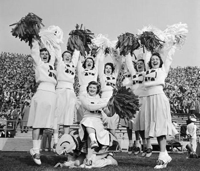 Cheerleaders Then and Now (29 pics)