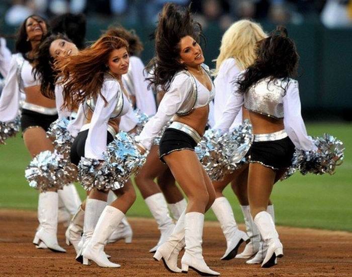Cheerleaders Then and Now (29 pics)