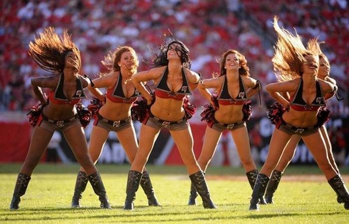 Cheerleaders Then and Now (29 pics)