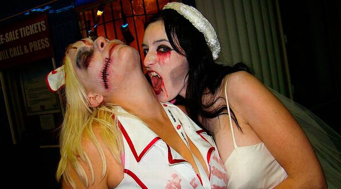 Drunk Girls on Halloween (62 pics)
