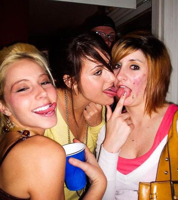 Drunk Girls on Halloween (62 pics)