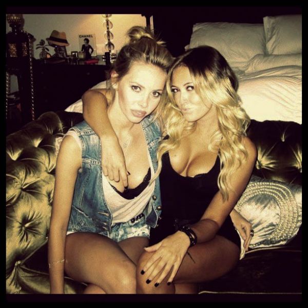 Paulina Gretzky’s Sexy Twitpics (74 pics)