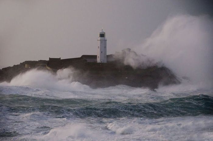 Lighthouses and Waves (43 pics)
