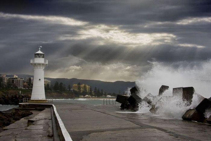 Lighthouses and Waves (43 pics)