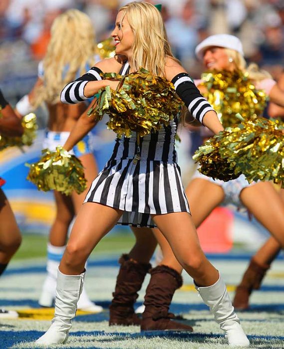 Hot NFL Cheerleader Costumes (79 pics)