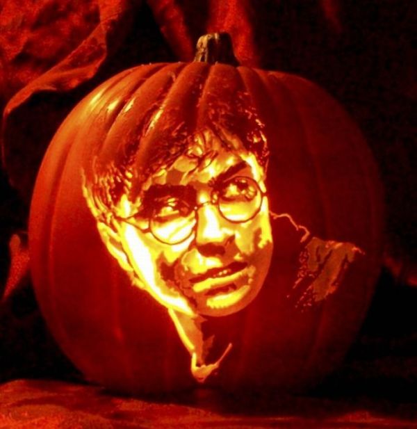 Realistic Pumpkin-Carved Portraits (8 pics)