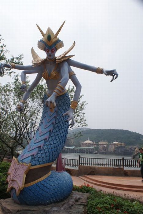 Joyland, Unlicensed Warcraft/Starcraft Theme Park in China (40 pics)
