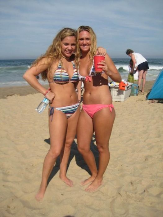 College Cheerleaders on Spring Break (78 pics)