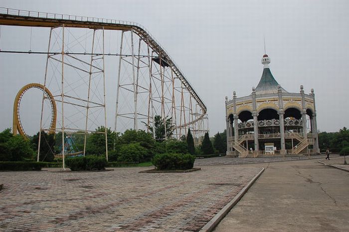 Amusement Park  in North  Korea  27 pics 